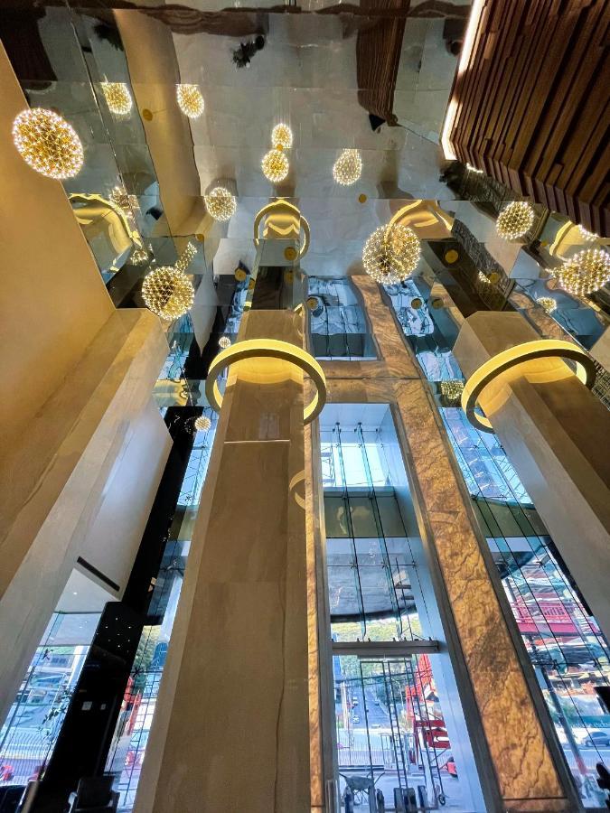 Safi Royal Luxury Metropolitan Hotel San Pedro Garza Garcia ภายนอก รูปภาพ The interior of the shopping mall
