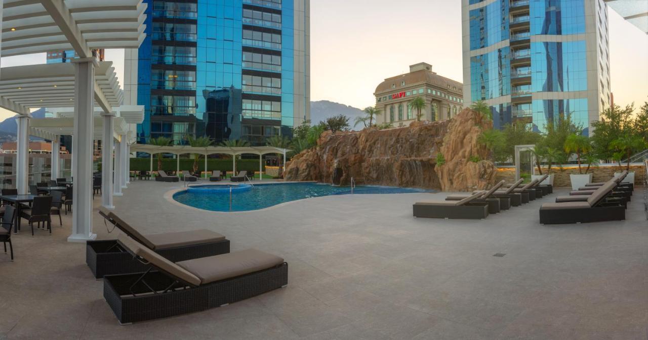 Safi Royal Luxury Metropolitan Hotel San Pedro Garza Garcia ภายนอก รูปภาพ The pool at the hotel