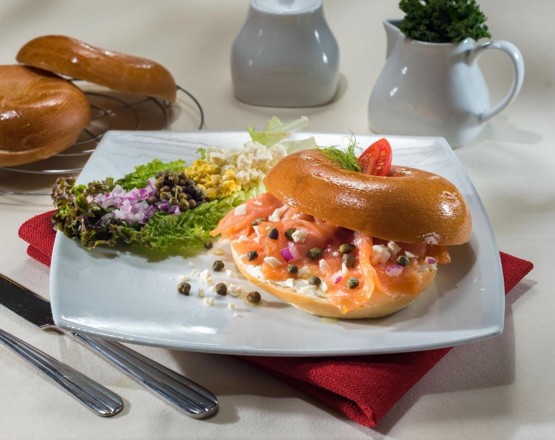 Safi Royal Luxury Metropolitan Hotel San Pedro Garza Garcia ภายนอก รูปภาพ Salmon bagel