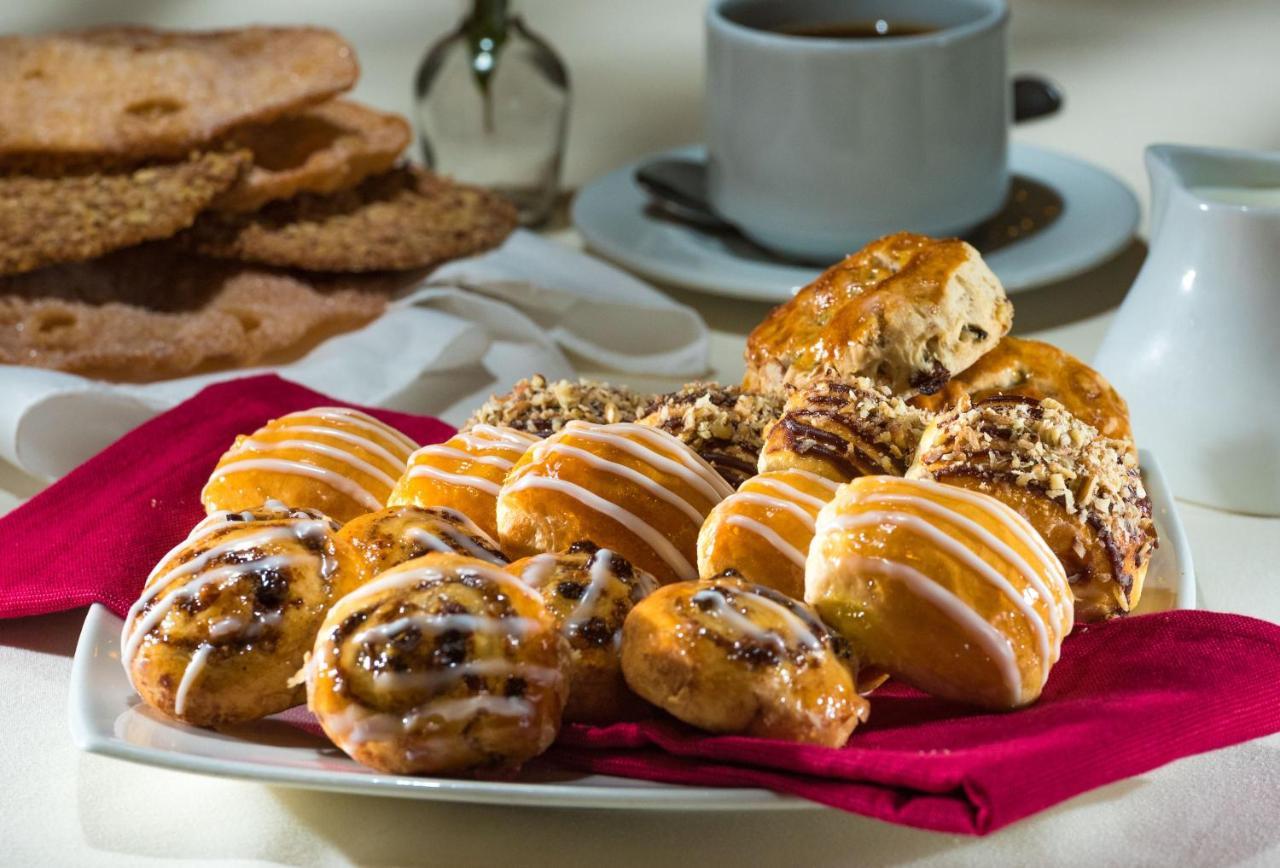 Safi Royal Luxury Metropolitan Hotel San Pedro Garza Garcia ภายนอก รูปภาพ A selection of Danish pastries