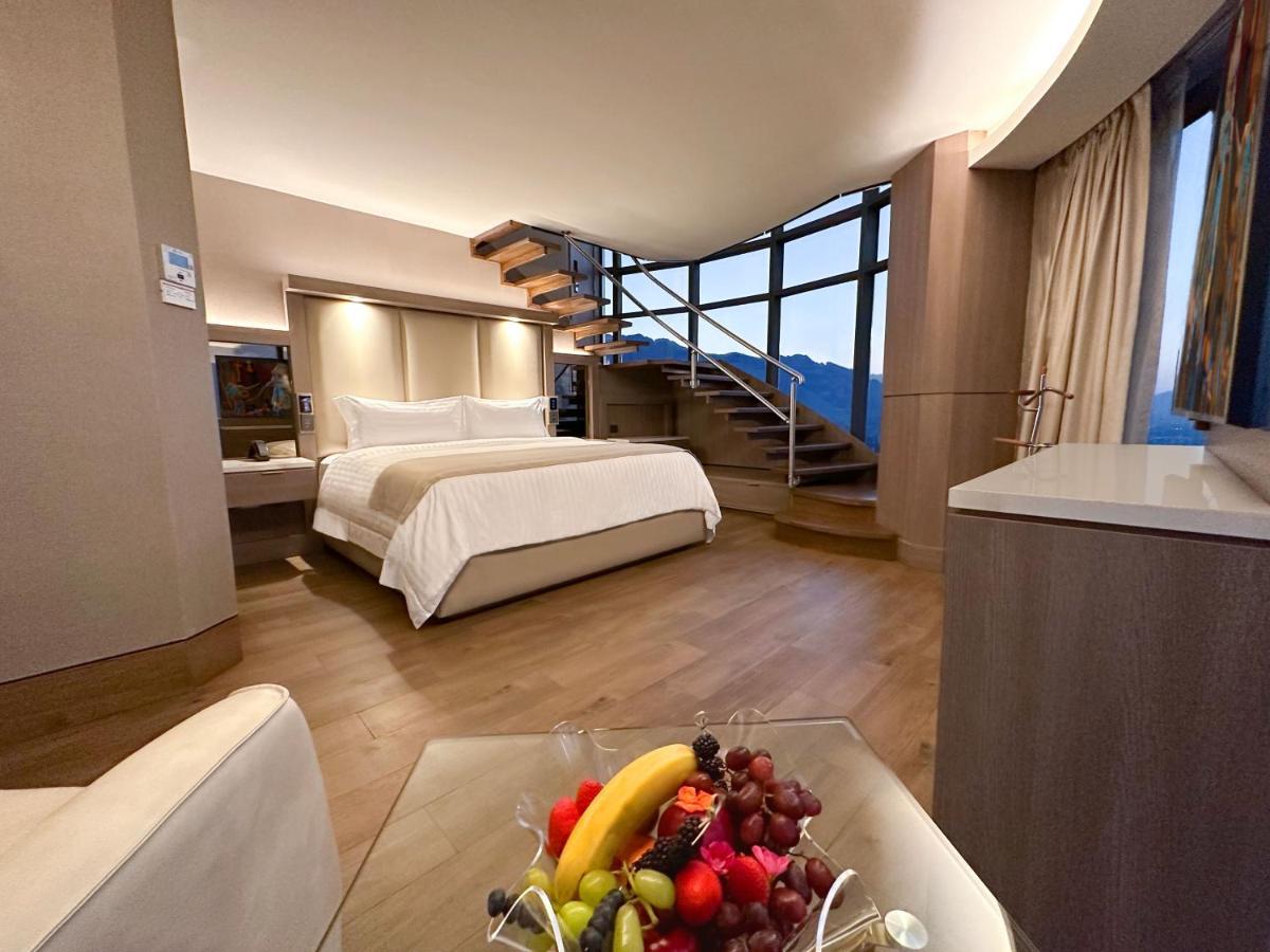 Safi Royal Luxury Metropolitan Hotel San Pedro Garza Garcia ภายนอก รูปภาพ A suite at the hotel