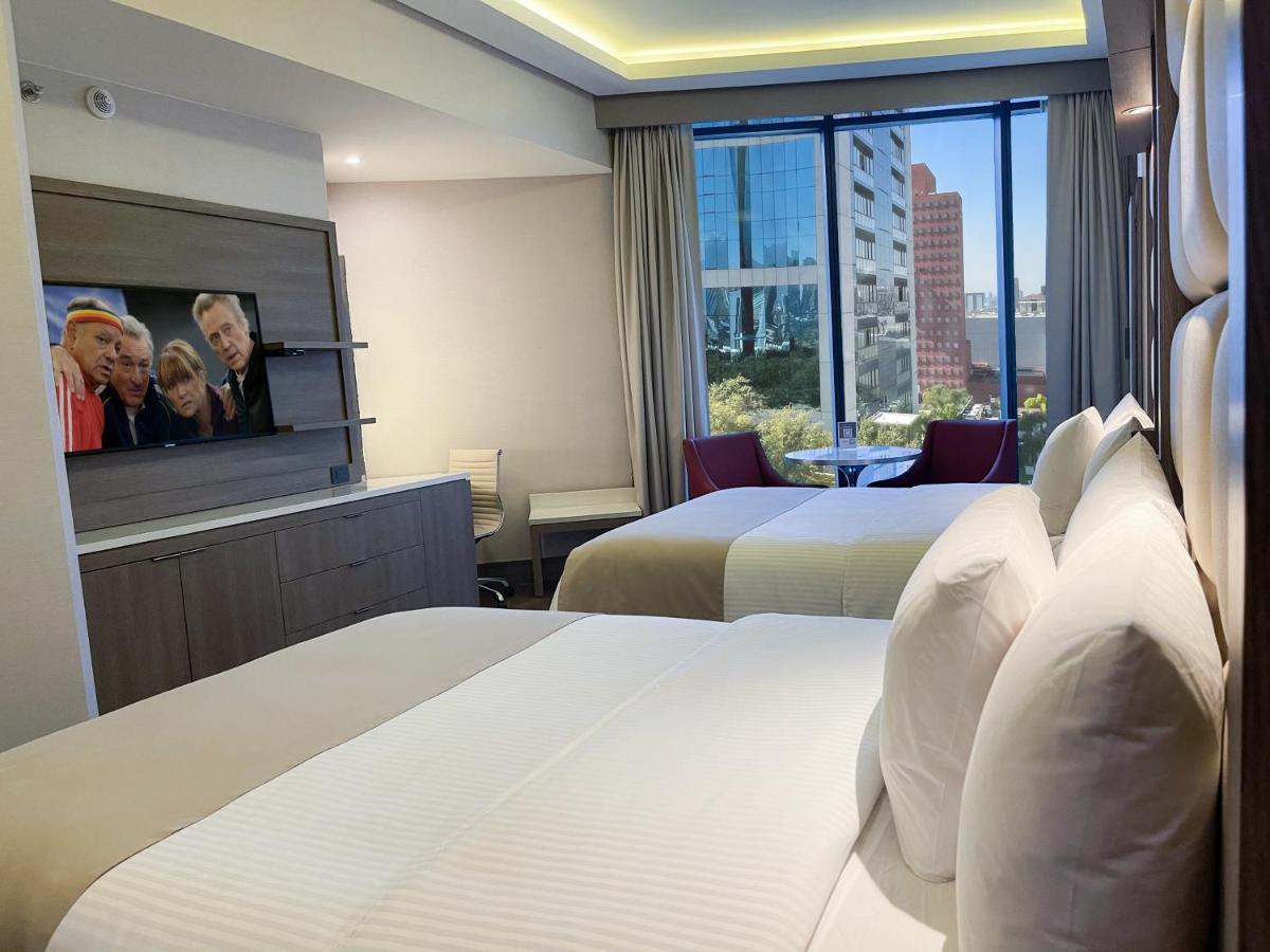 Safi Royal Luxury Metropolitan Hotel San Pedro Garza Garcia ภายนอก รูปภาพ A room at the hotel