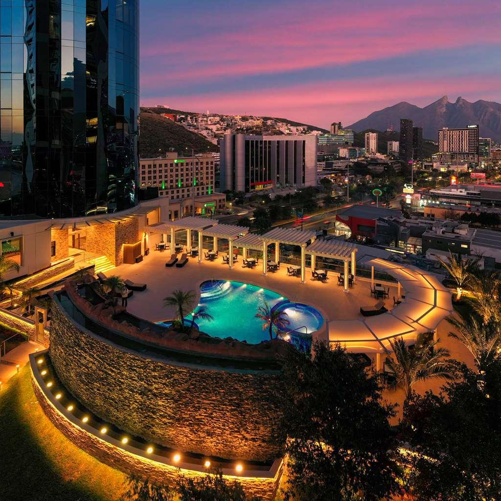 Safi Royal Luxury Metropolitan Hotel San Pedro Garza Garcia สิ่งอำนวยความสะดวก รูปภาพ The pool at the JW Marriott Scottsdale Resort and Spa at Camelback Inn