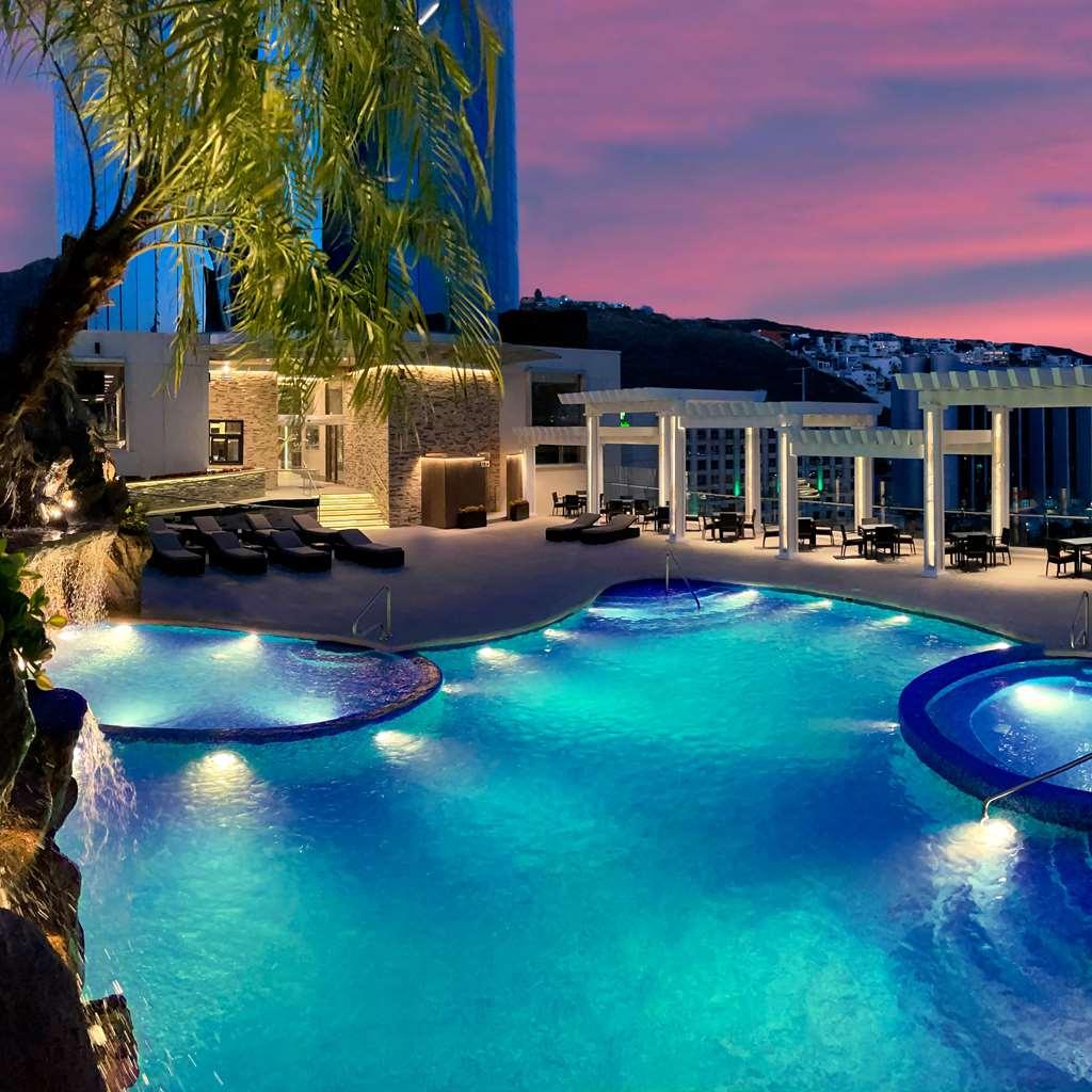 Safi Royal Luxury Metropolitan Hotel San Pedro Garza Garcia สิ่งอำนวยความสะดวก รูปภาพ The swimming pool at the hotel