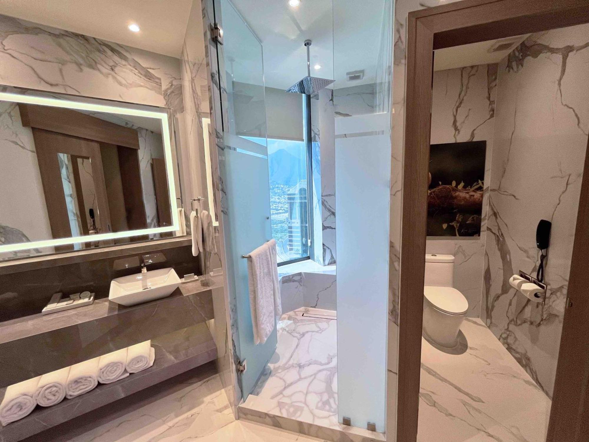 Safi Royal Luxury Metropolitan Hotel San Pedro Garza Garcia ภายนอก รูปภาพ Bathroom