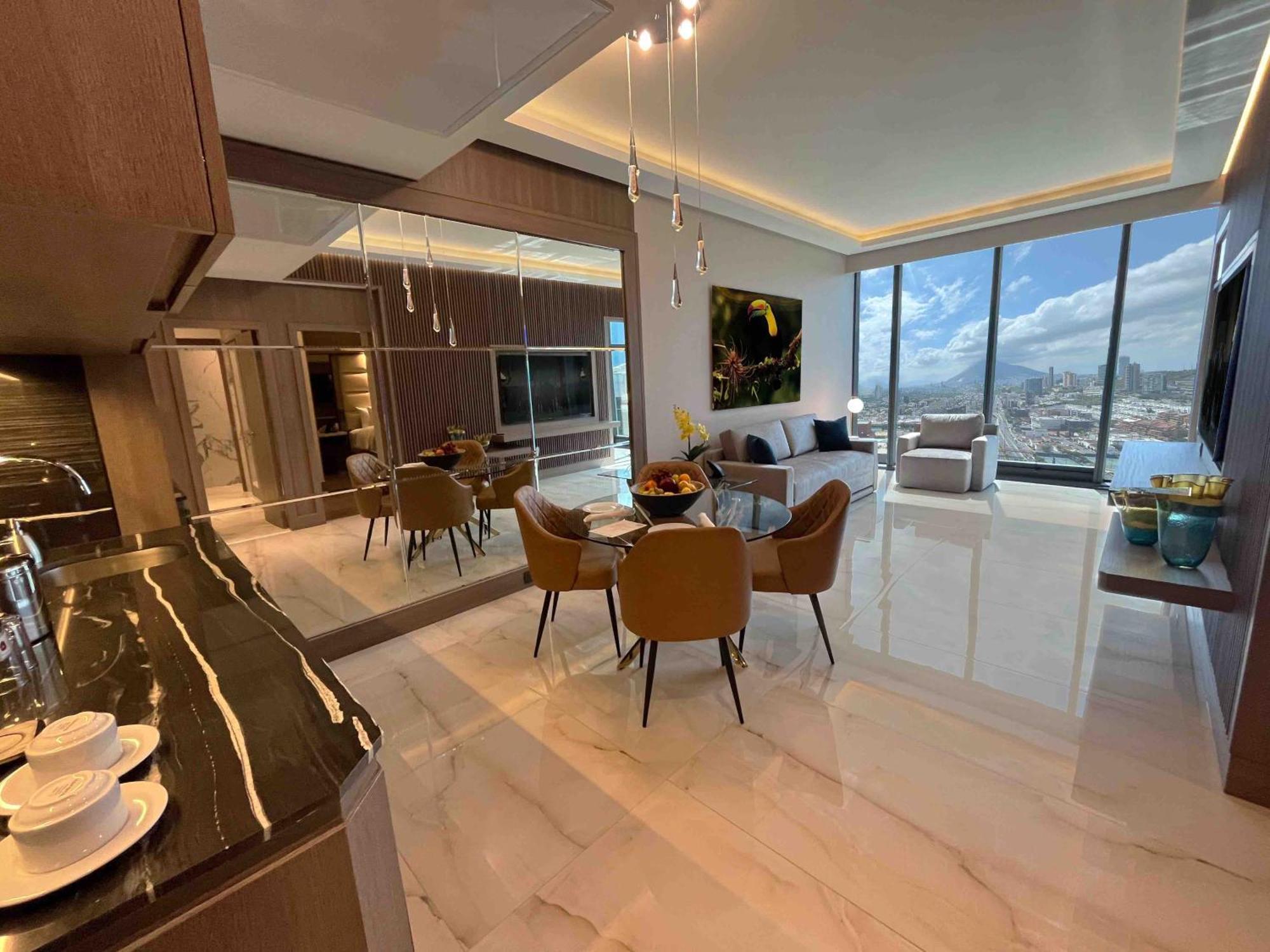 Safi Royal Luxury Metropolitan Hotel San Pedro Garza Garcia ภายนอก รูปภาพ The interior of a penthouse at One River North